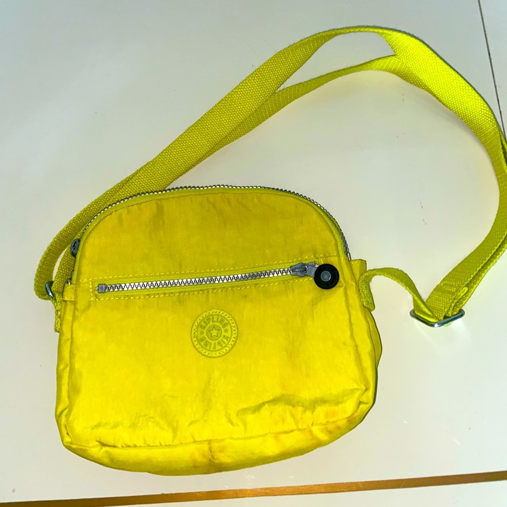 Neon Green Kipling crossbody Pouch ❤️